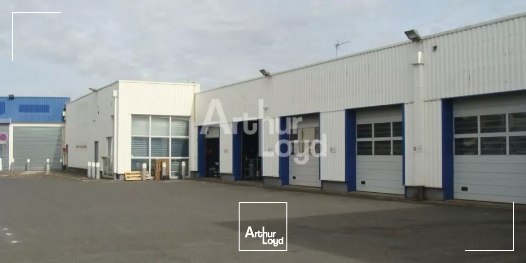 LE POINCONNET - LOCATION LOCAL COMMERCIAL de 1300m² - BELLE VISIBILITÉ