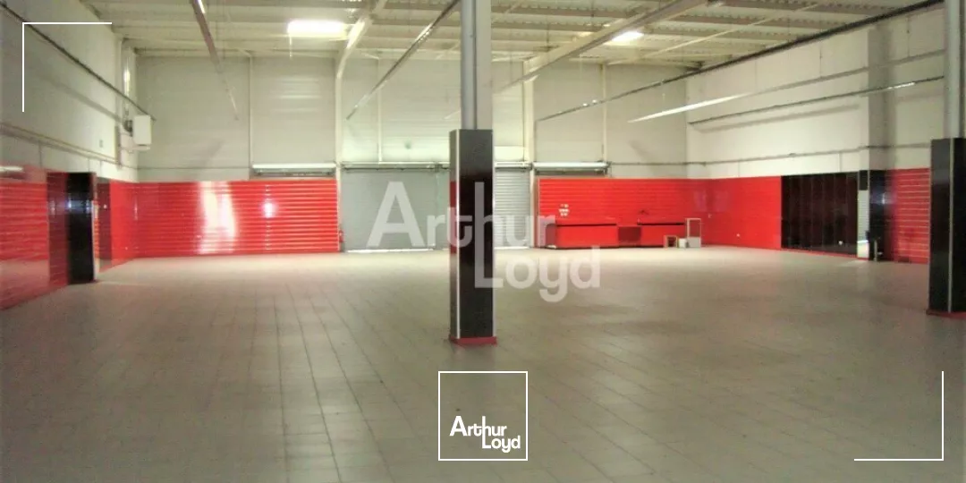 CHATEAUROUX - CAP SUD - LOCAL COMMERCIAL EN LOCATION OU A VENDRE DE 890 m²