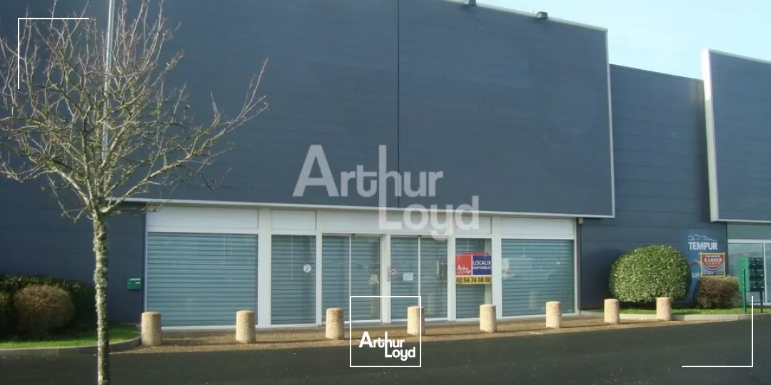 CHATEAUROUX - CAP SUD - LOCAL COMMERCIAL EN LOCATION OU A VENDRE DE 890 m²