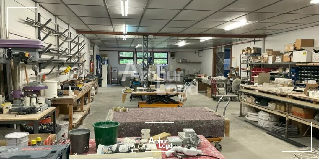 VILLEFRANCHE SUR CHER - LOCATION LOCAUX D'ACTIVITE DE 1 708 M² - A85 A 2 KM