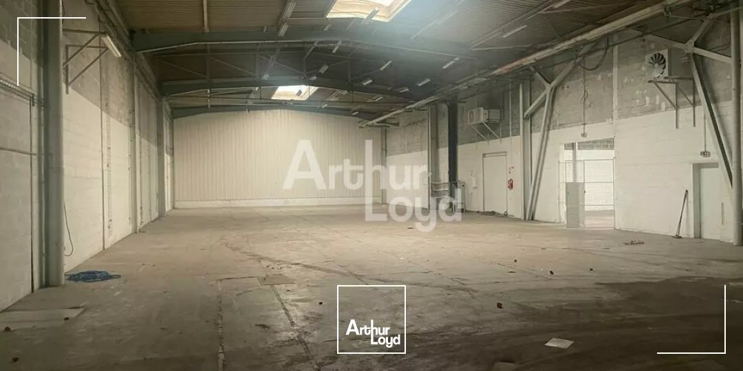 BLOIS - LOCATION STOCKAGE DE 871 M² - BUREAUX 335 ET 297 M² - A10 A 5 MN