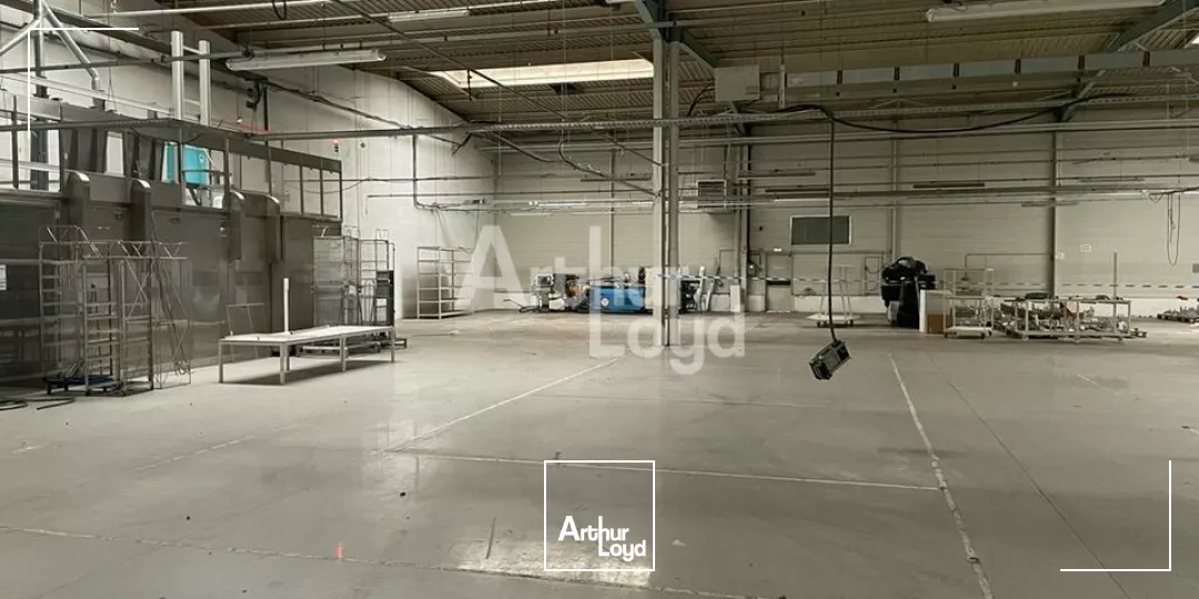 BLOIS - LOCATION STOCKAGE DE 871 M² - BUREAUX 335 ET 297 M² - A10 A 5 MN