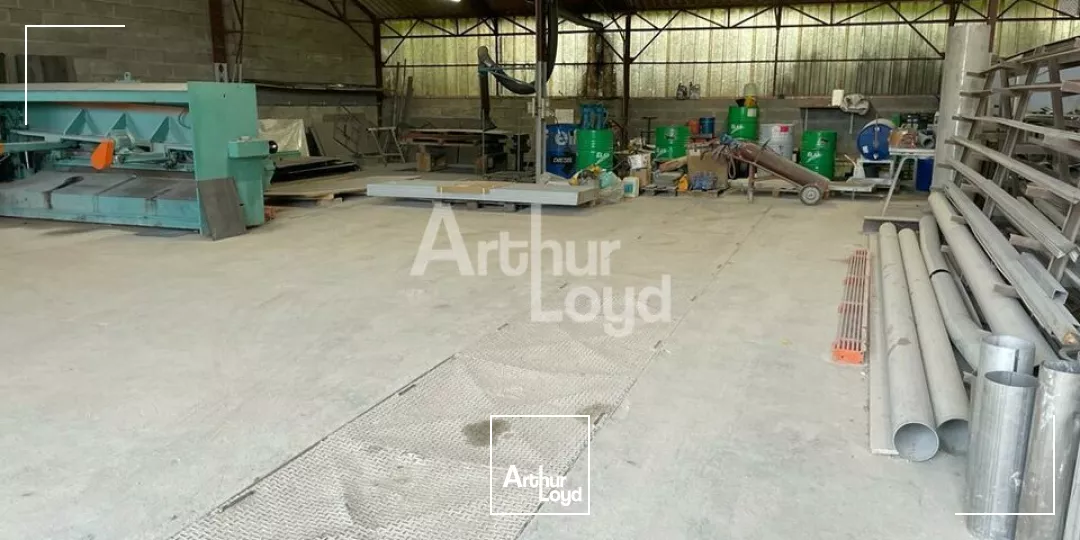 NOYERS SUR CHER - LOCATION HANGARS DE 640 ET 945 M²