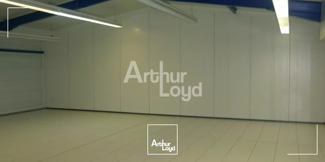 SAINT OUEN ZA - DEUX BOX 2 X 100 M2 STOCKAGE A LOUER - PROCHE VENDOME