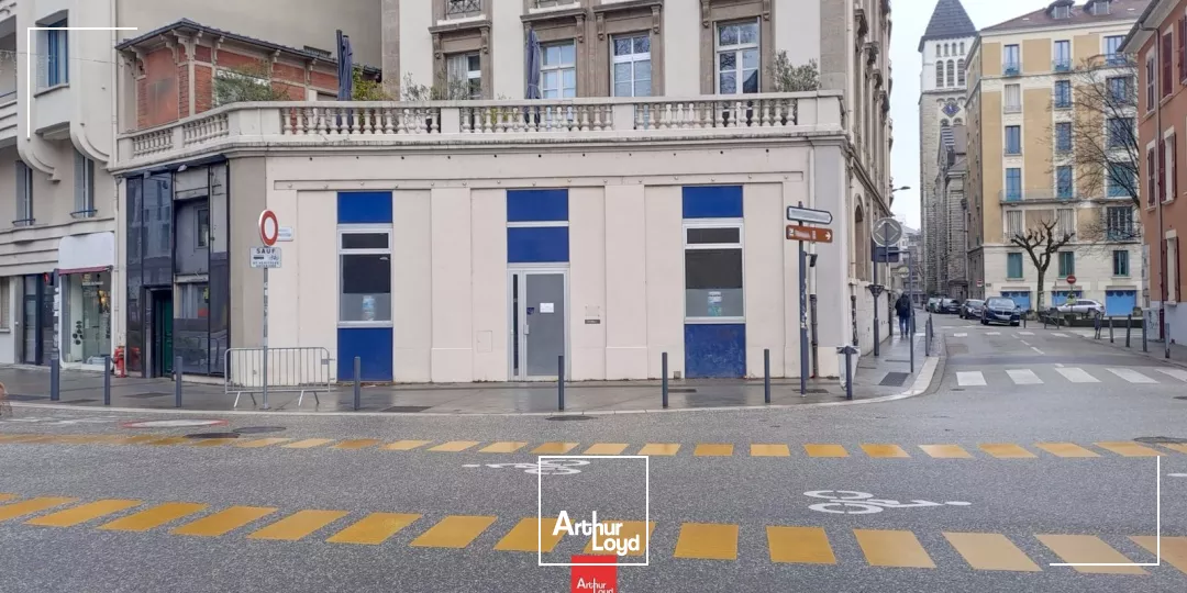 A LOUER BUREAUX RDC ET ETAGE 113M² HYPER CENTRE GRENOBLE