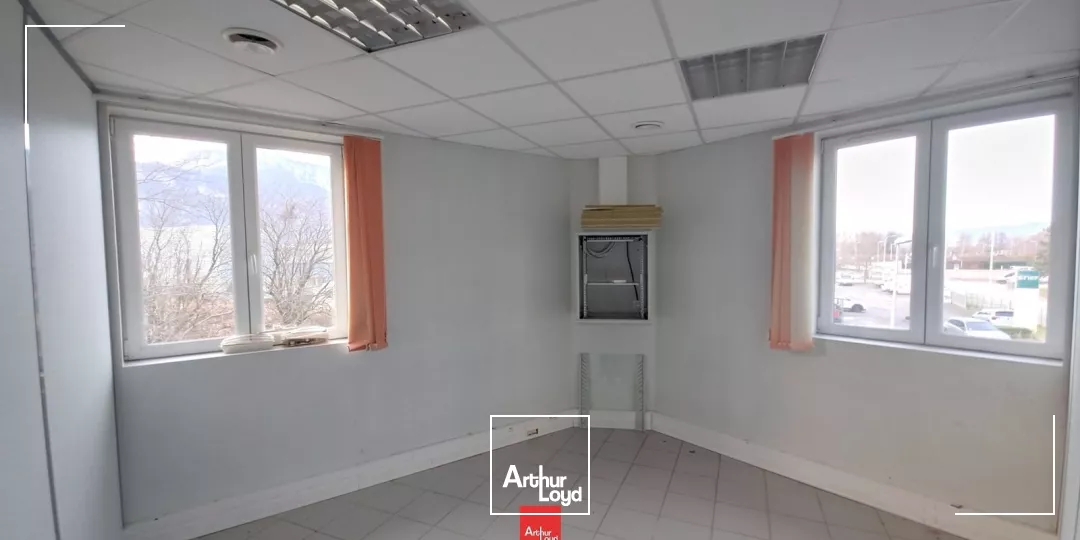 A LOUER BUREAUX 102M² 1ER ETAGE CENTR'ALPES MOIRANS