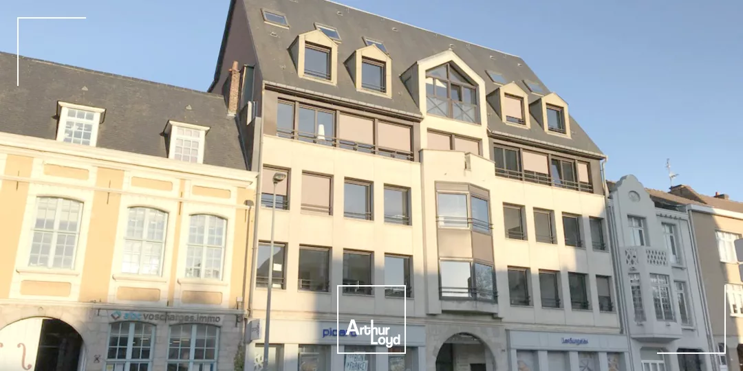 Immeuble de Bureaux situé dans le Vieux Lille à proximité des axes routiers, dans un environnement dynamique avec de nombreux services :restaurants, crèches, Hotel, boutiques ... Nous...
