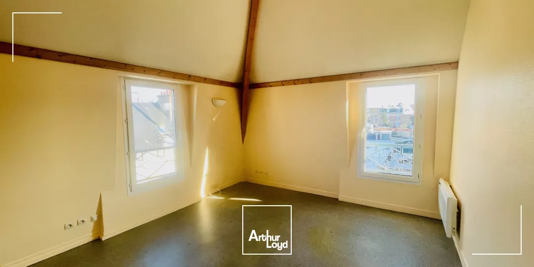 A LOUER - BUREAUX - 35 M2 - COMPIEGNE CENTRE-VILLE