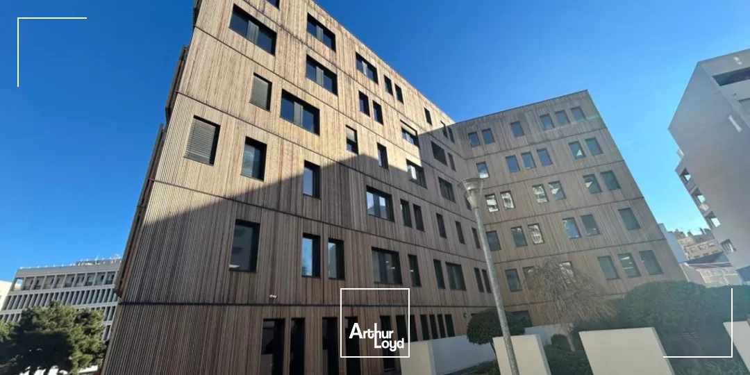 Bureaux PMR dans immeuble récent à louer - Terrasse en rooftop - 13003 Marseille