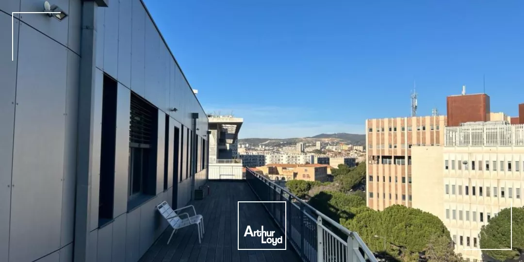 Bureaux PMR dans immeuble récent à louer - Terrasse en rooftop - 13003 Marseille