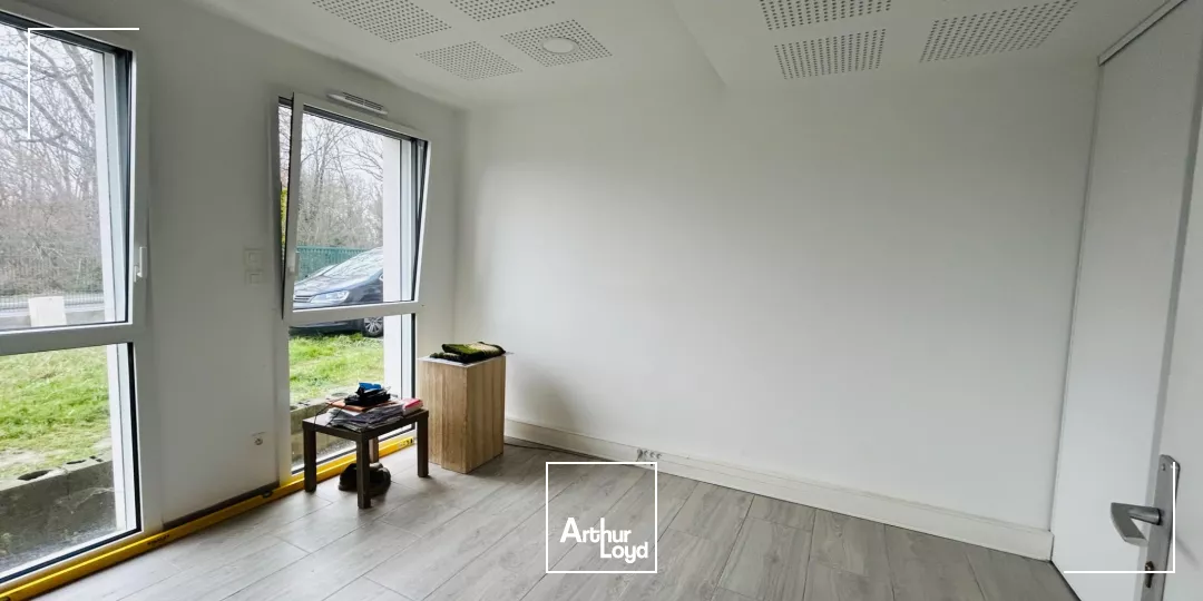 A LOUER STOCKAGE ET BUREAUX ST NAZAIRE BRAIS 