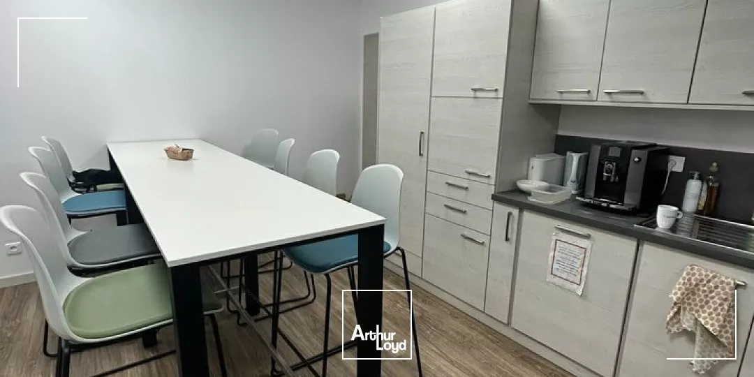 BUREAUX à LOUER de 300.3 m²