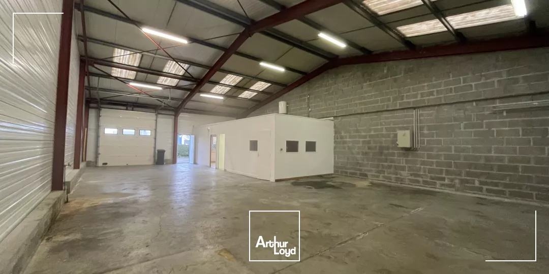 STOCKAGE - 200 M2 - BUREAUX - 37 M2 - ST ANDRE DES