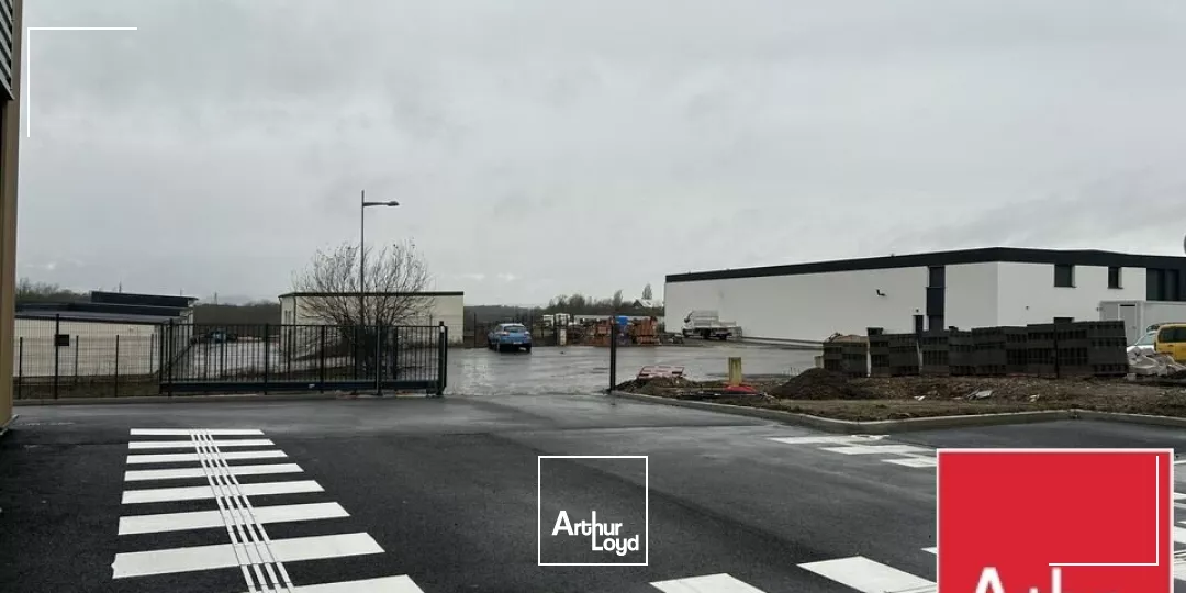 LOCAL D'ACTIVITE - ENTREPOT à LOUER de 143 m²