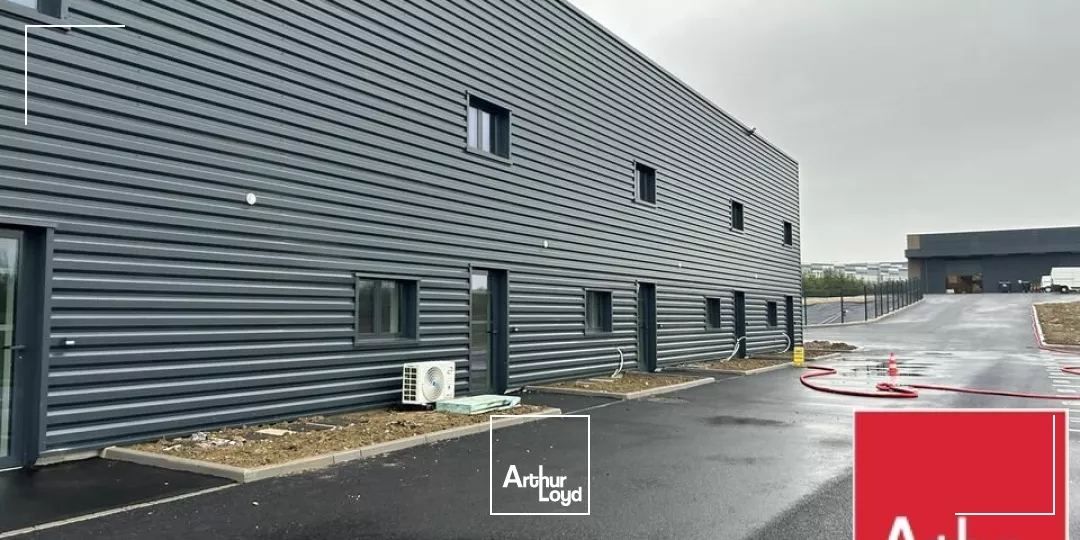 LOCAL D'ACTIVITE - ENTREPOT à LOUER de 143 m²