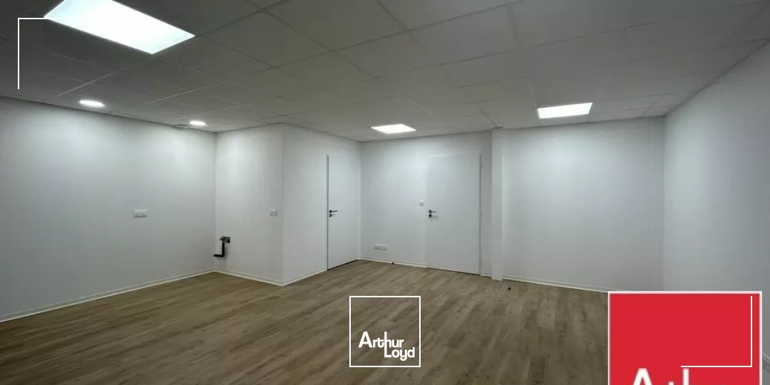 LOCAL D'ACTIVITE - ENTREPOT à LOUER de 143 m²