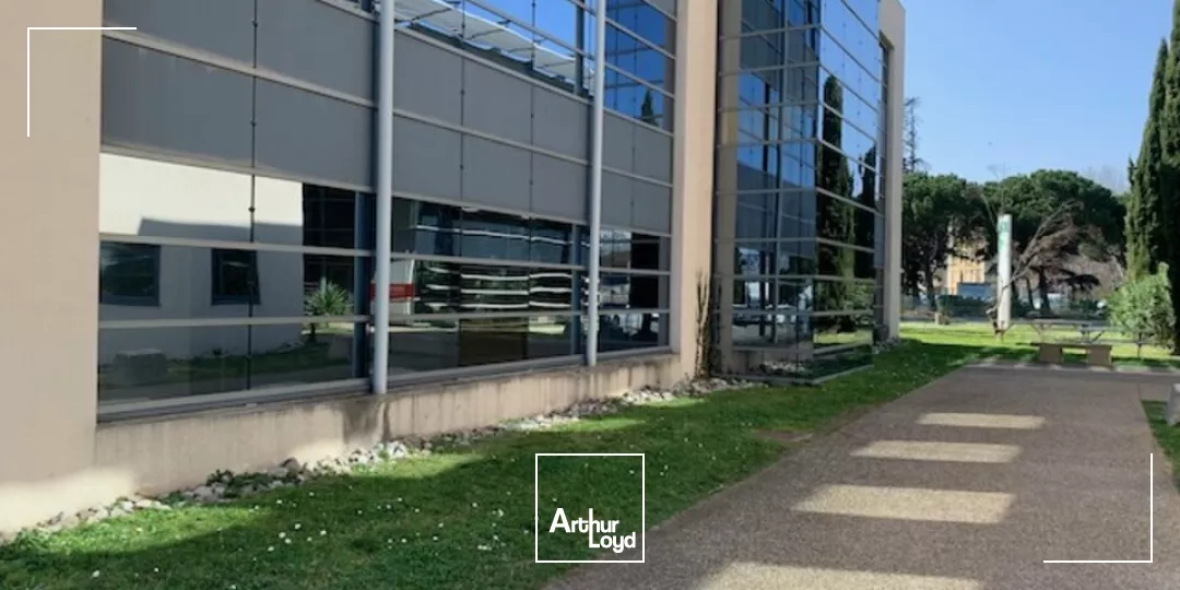AVIGNON BUREAUX A LOUER DANS UN ENSEMBLE CLOTURE 319 m² en RDC