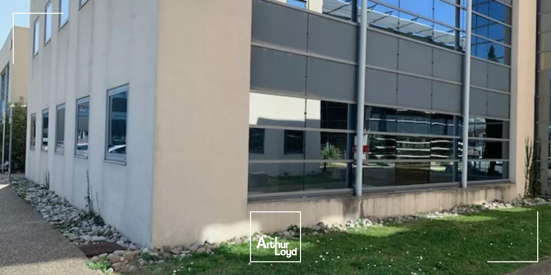 AVIGNON BUREAUX A LOUER DANS UN ENSEMBLE CLOTURE 319 m² en RDC