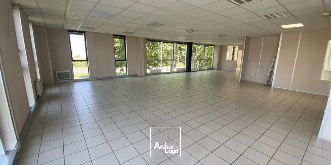 BUREAUX D'ENVIRON 360m2 divisible à partir de 111 m2 - REIMS FARMAN