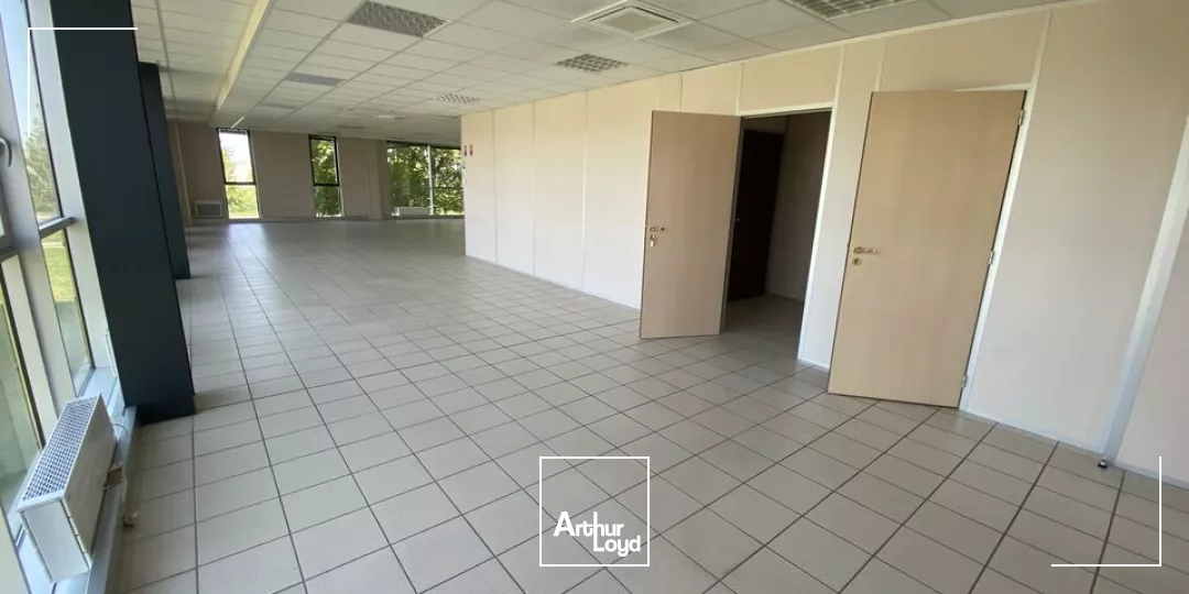 BUREAUX D'ENVIRON 360m2 divisible à partir de 111 m2 - REIMS FARMAN