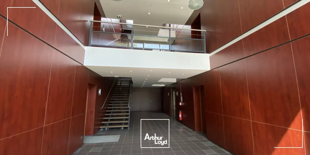 BUREAUX D'ENVIRON 360m2 divisible à partir de 111 m2 - REIMS FARMAN