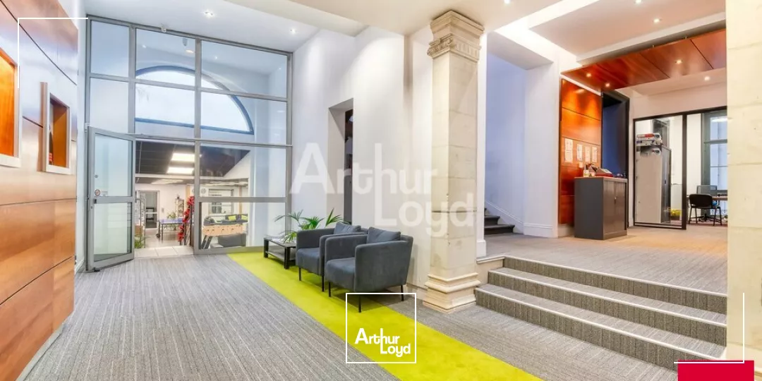 Angers hyper centre immeuble de bureaux type haussmannien de 1 121,32 m² à louer