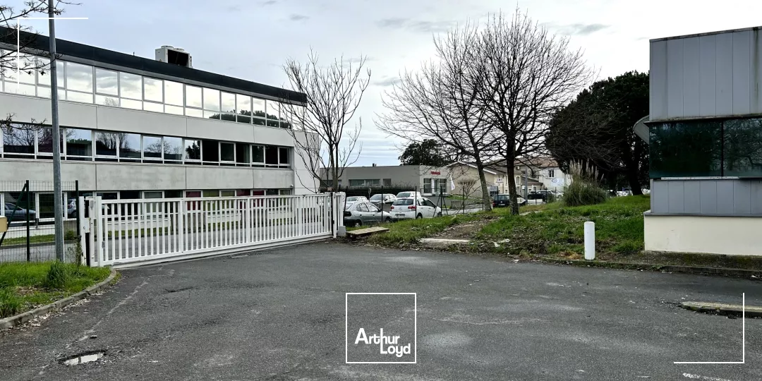 EXCLUSIVITÉ - Bureaux de 550 m² à louer à Lormont - ZA La Gardette - proche A10