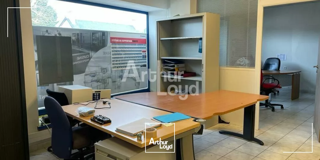 MONT PRES CHAMBORD - LOCATION LOCAL COMMERCIAL/BUREAUX DE 82 M²