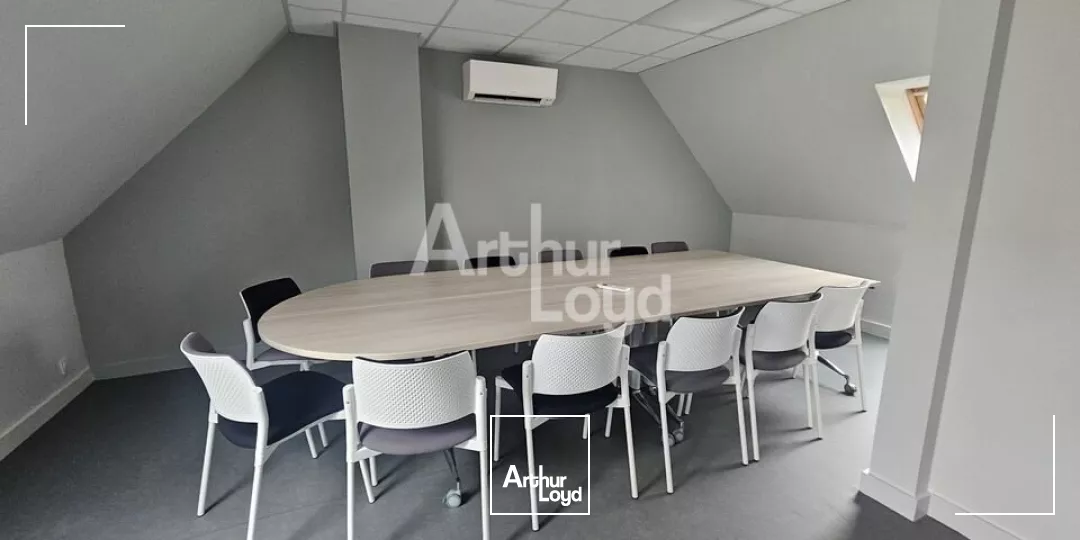 ANGERS AXE PASSANT Ensemble immobilier indépendant de 222 m² à louer 