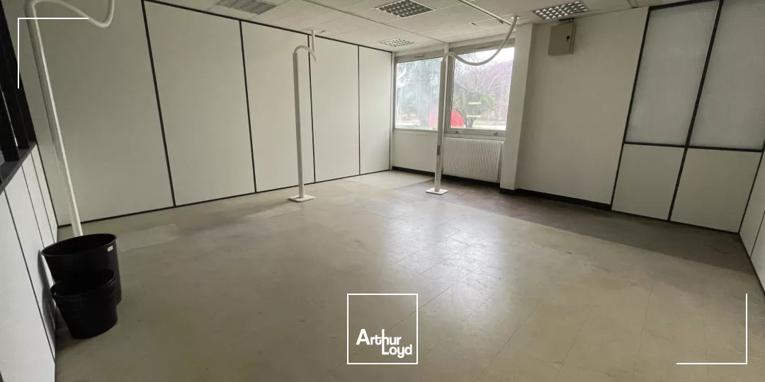 Bureaux à louer à MENILLES 27120