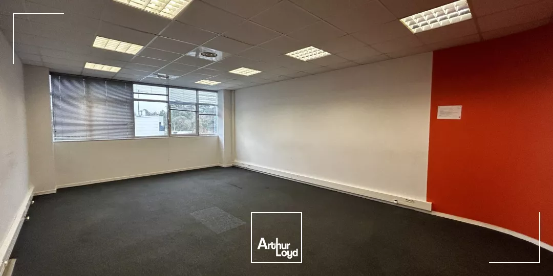 Location de bureaux de 490 m² à Gradignan, proche échangeur A63
