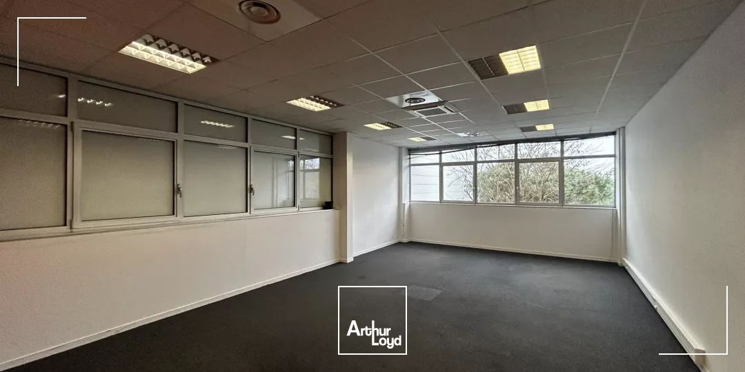Location de bureaux de 490 m² à Gradignan, proche échangeur A63