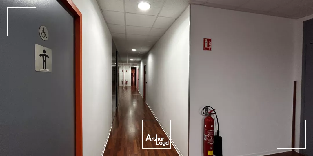 Location de bureaux de 490 m² à Gradignan, proche échangeur A63