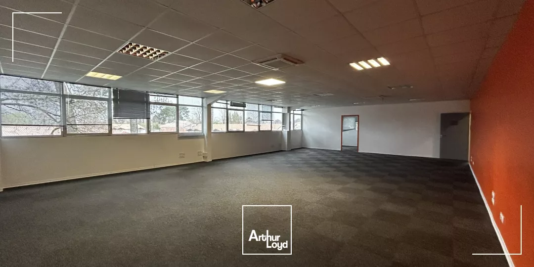 Location de bureaux de 490 m² à Gradignan, proche échangeur A63