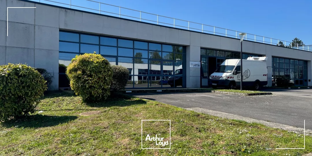 RARE! A LOUER SURFACES MIXTES