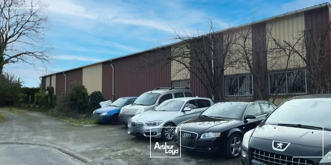 Entrepot - Stockage - 880 m2 - La Chapelle sur Erdre