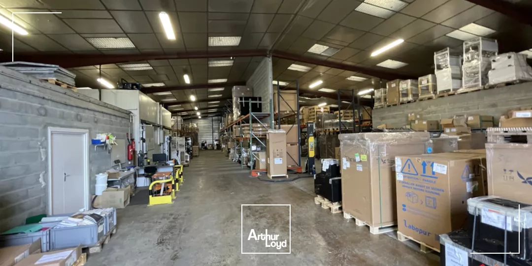 Entrepot - Stockage - 880 m2 - La Chapelle sur Erdre
