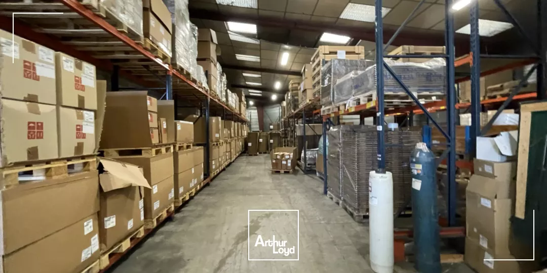 Entrepot - Stockage - 880 m2 - La Chapelle sur Erdre