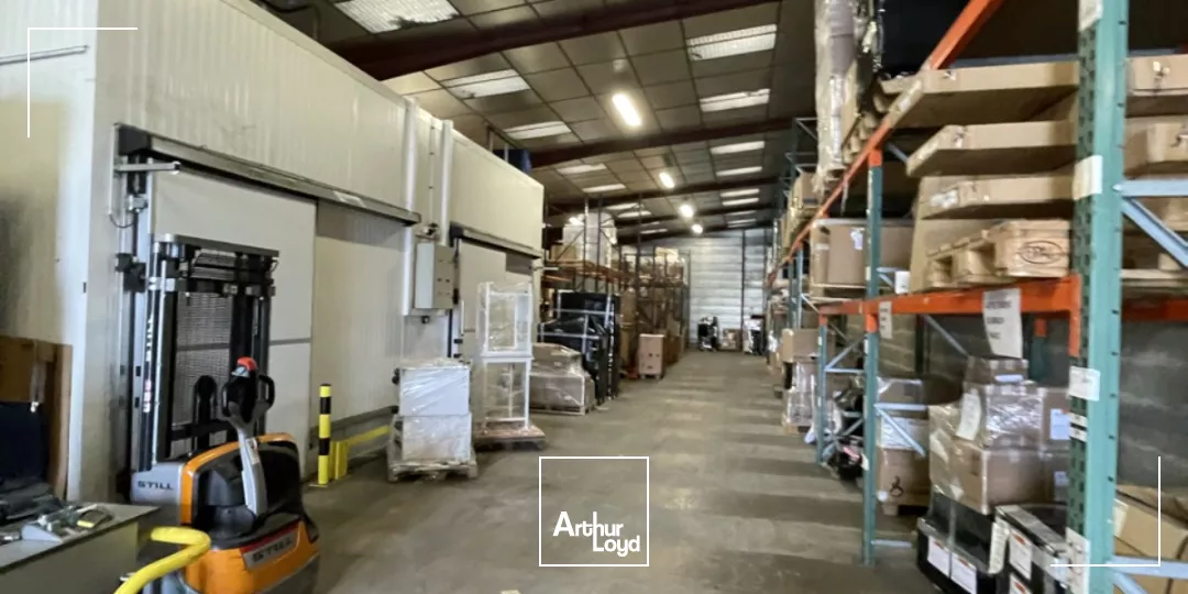 Entrepot - Stockage - 880 m2 - La Chapelle sur Erdre