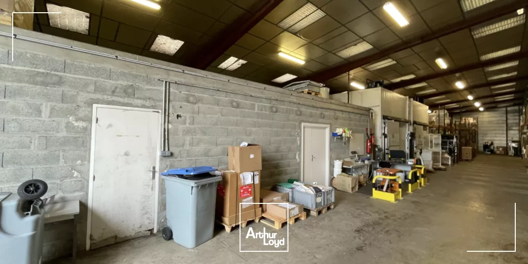 Entrepot - Stockage - 880 m2 - La Chapelle sur Erdre