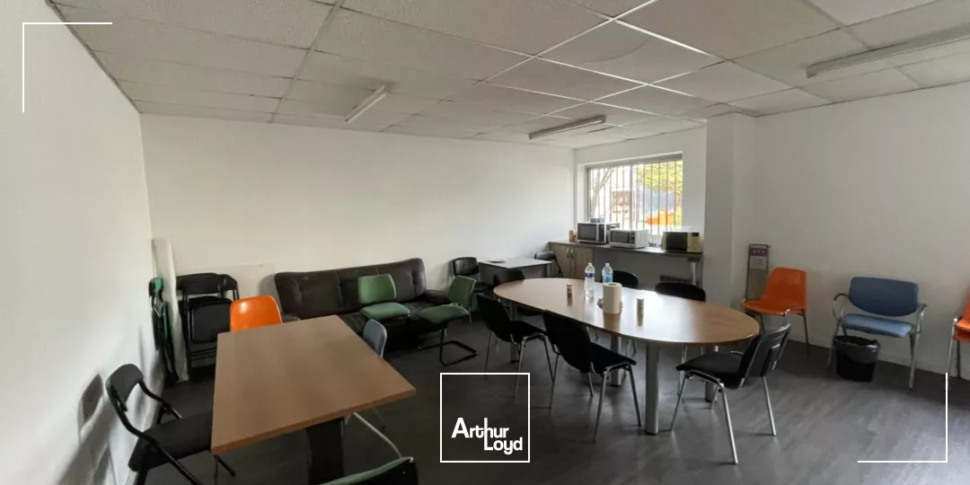 Entrepot - Stockage - 880 m2 - La Chapelle sur Erdre