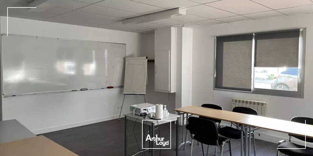 Entrepot - Stockage - 880 m2 - La Chapelle sur Erdre