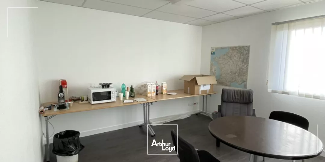 Entrepot - Stockage - 880 m2 - La Chapelle sur Erdre