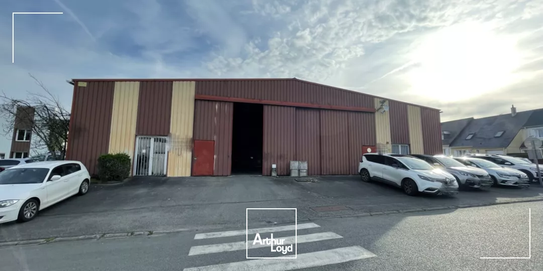 Entrepot - Stockage - 880 m2 - La Chapelle sur Erdre