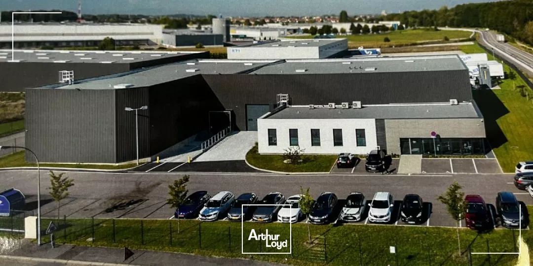 LOCAL D'ACTIVITE - ENTREPOT à LOUER de 2141 m²
