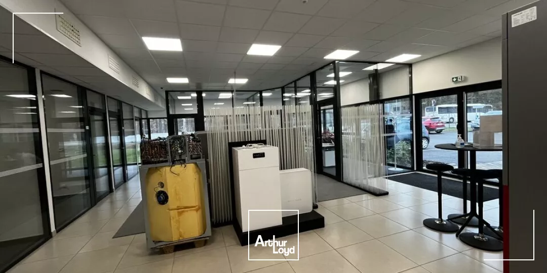 LOCAL D'ACTIVITE - ENTREPOT à LOUER de 2141 m²