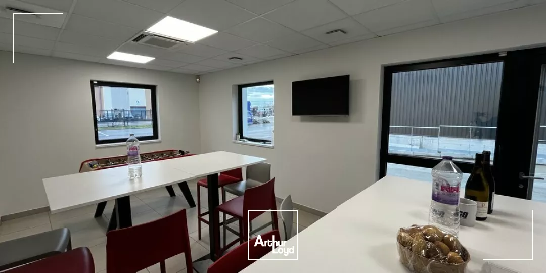 LOCAL D'ACTIVITE - ENTREPOT à LOUER de 2141 m²