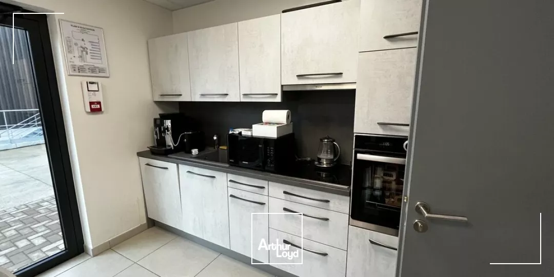 LOCAL D'ACTIVITE - ENTREPOT à LOUER de 2141 m²