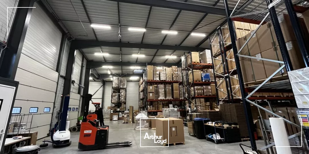 LOCAL D'ACTIVITE - ENTREPOT à LOUER de 2141 m²