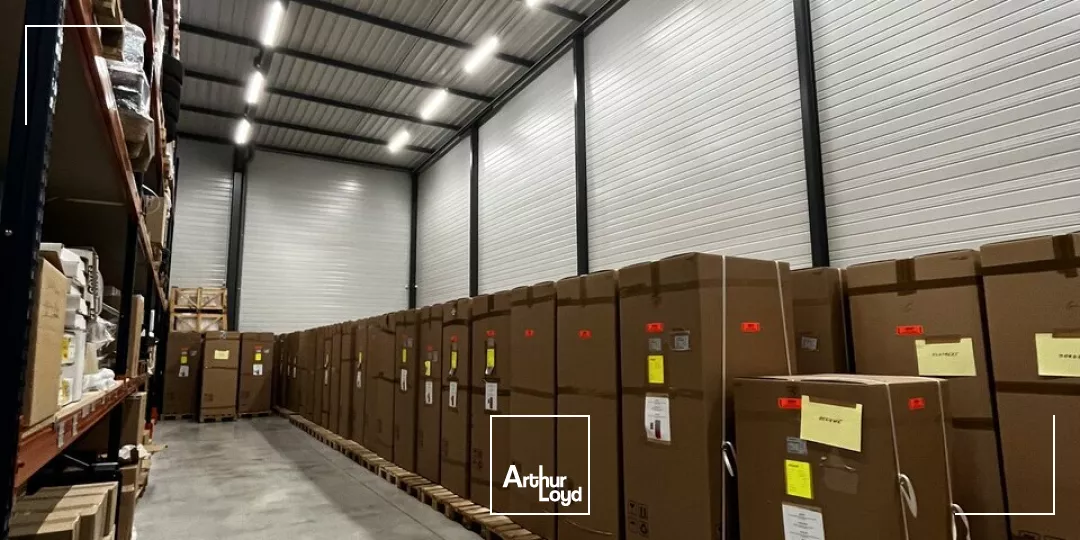 LOCAL D'ACTIVITE - ENTREPOT à LOUER de 2141 m²